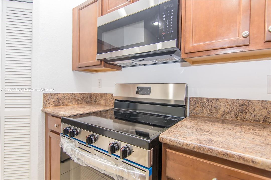 For Sale: $430,000 (4 beds, 3 baths, 1736 Square Feet)