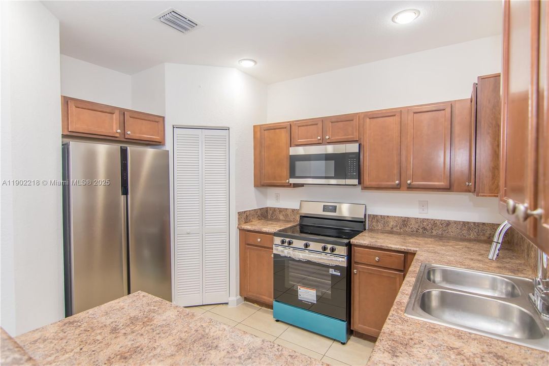 For Sale: $430,000 (4 beds, 3 baths, 1736 Square Feet)