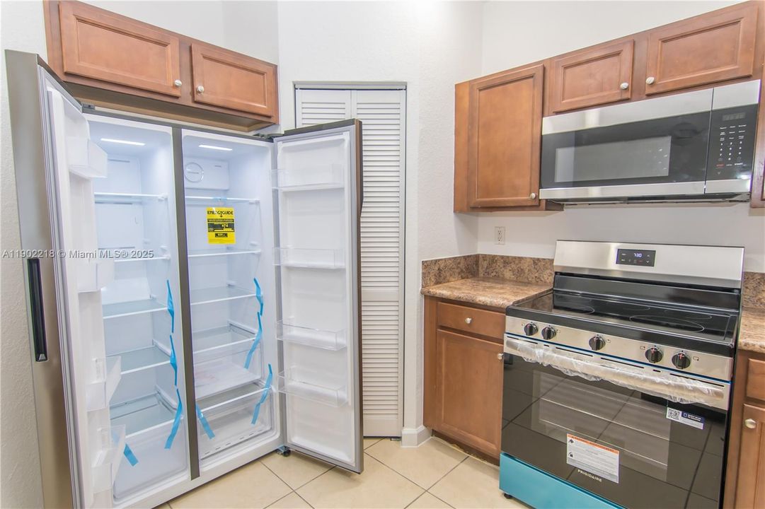 For Sale: $430,000 (4 beds, 3 baths, 1736 Square Feet)