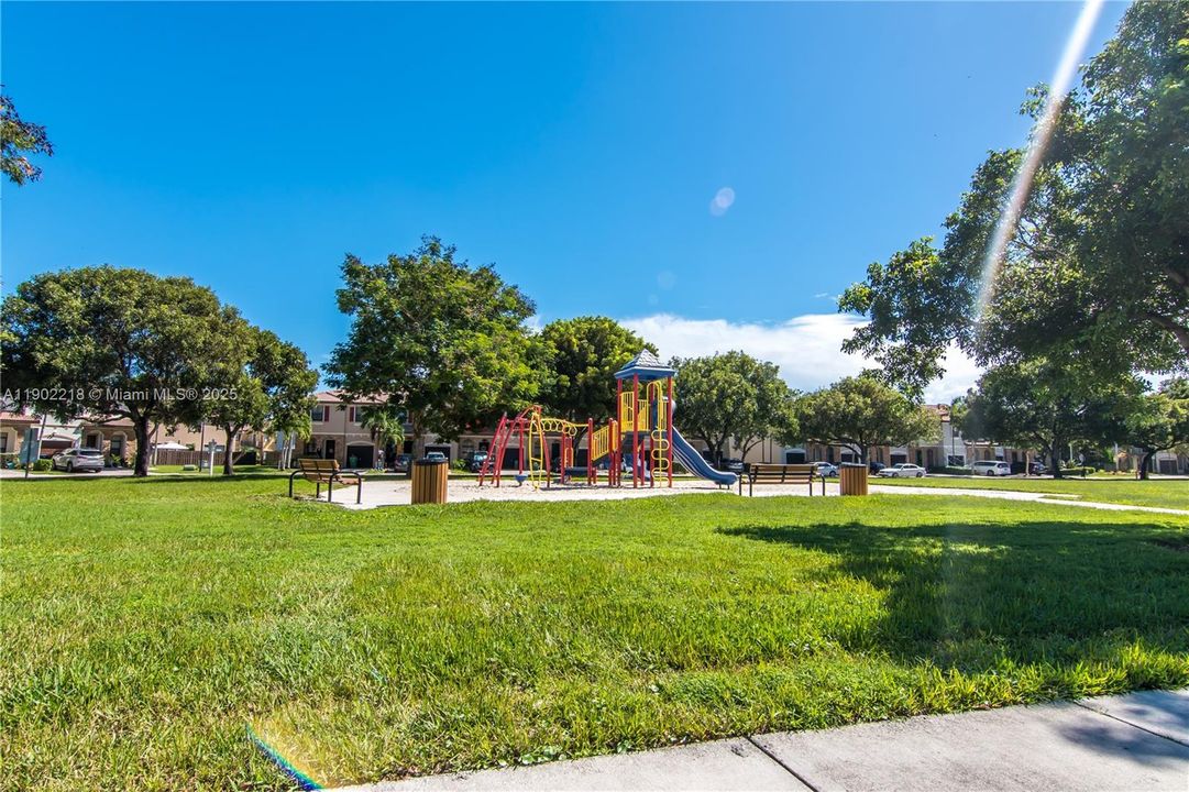 For Sale: $430,000 (4 beds, 3 baths, 1736 Square Feet)