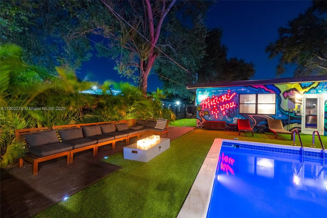 出租: $7,500 (4 贝兹, 2 浴室, 2470 平方英尺)