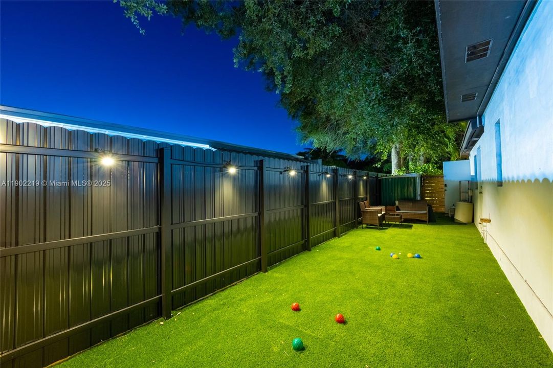 出租: $7,500 (4 贝兹, 2 浴室, 2470 平方英尺)