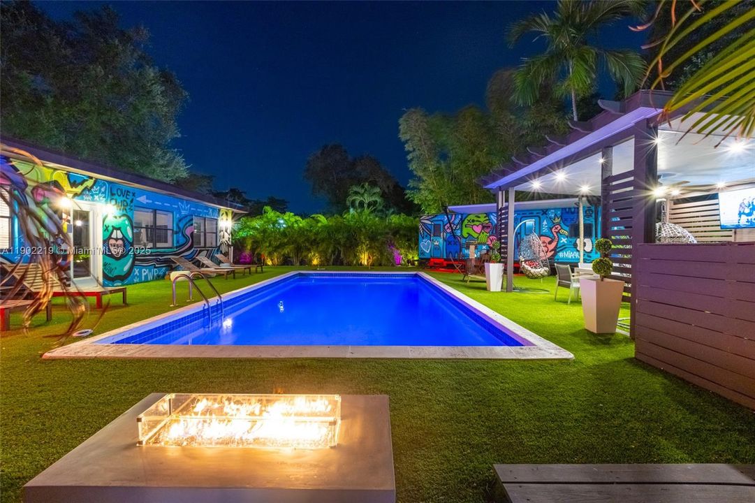 出租: $7,500 (4 贝兹, 2 浴室, 2470 平方英尺)