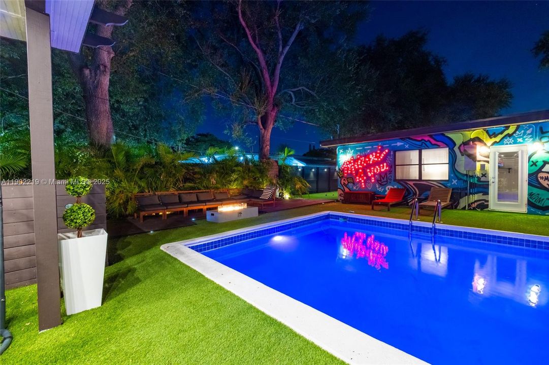 出租: $7,500 (4 贝兹, 2 浴室, 2470 平方英尺)