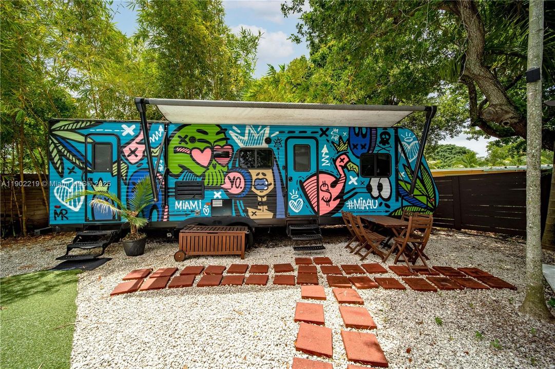 出租: $7,500 (4 贝兹, 2 浴室, 2470 平方英尺)