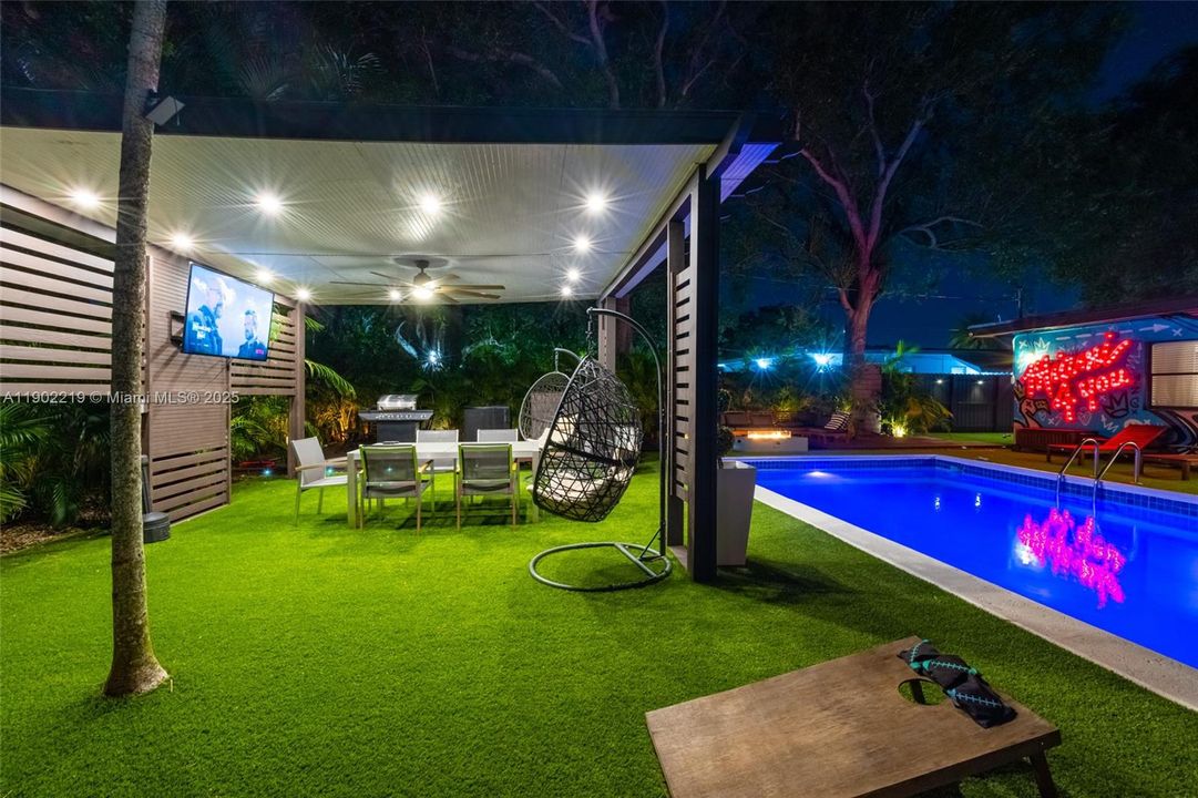 出租: $7,500 (4 贝兹, 2 浴室, 2470 平方英尺)