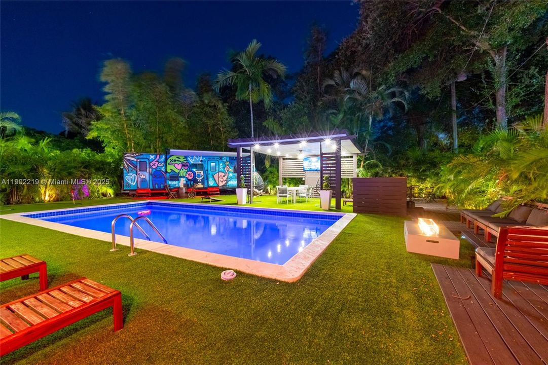 出租: $7,500 (4 贝兹, 2 浴室, 2470 平方英尺)