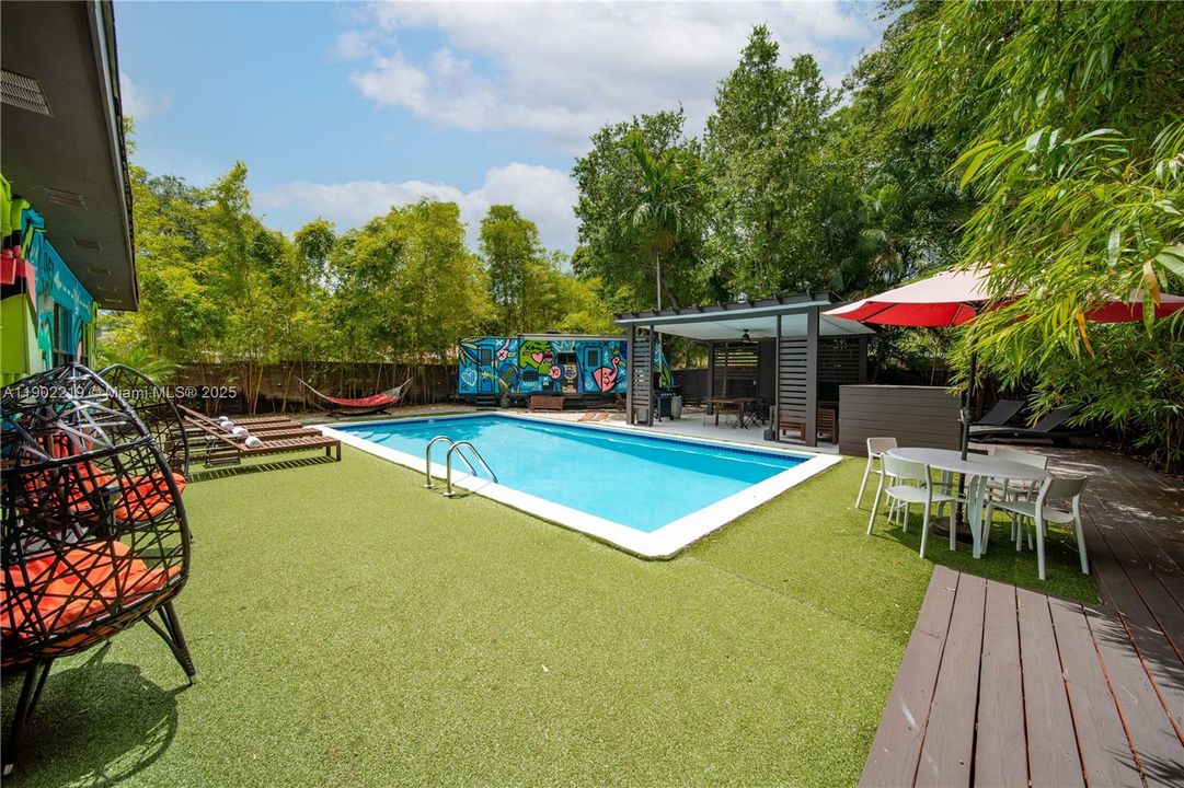 出租: $7,500 (4 贝兹, 2 浴室, 2470 平方英尺)