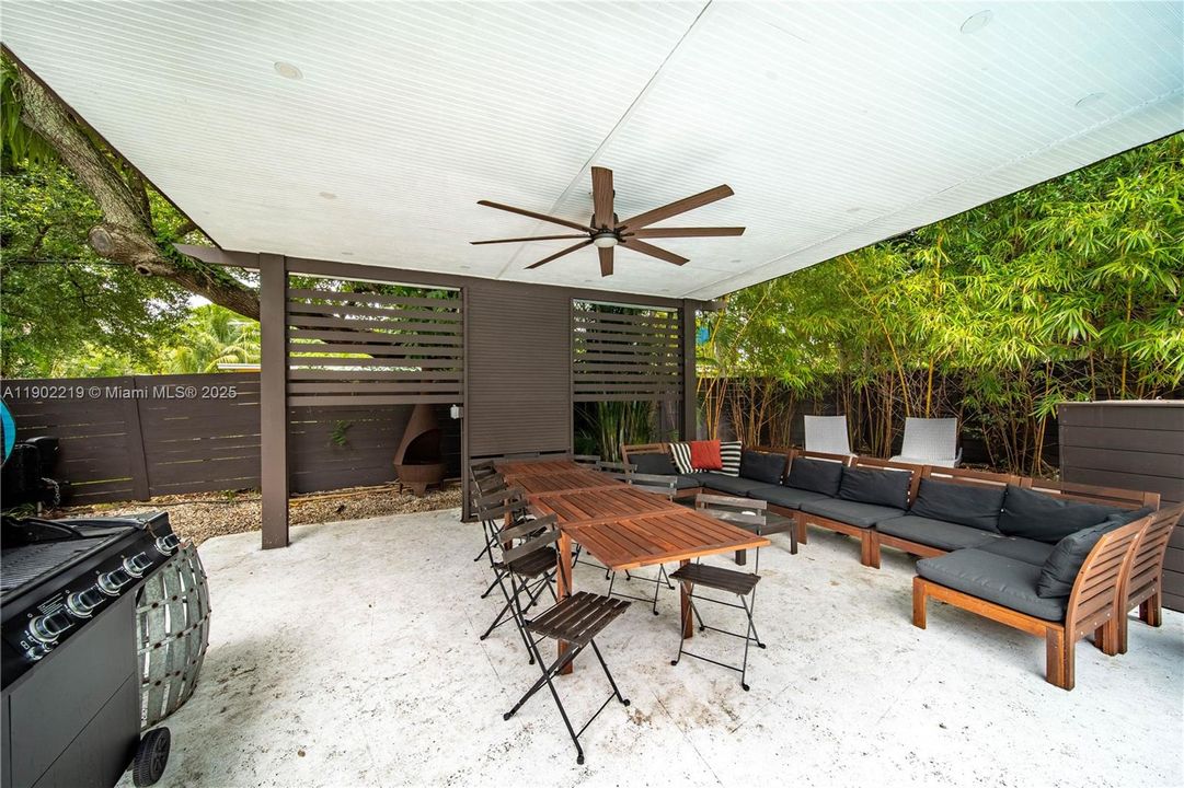 出租: $7,500 (4 贝兹, 2 浴室, 2470 平方英尺)