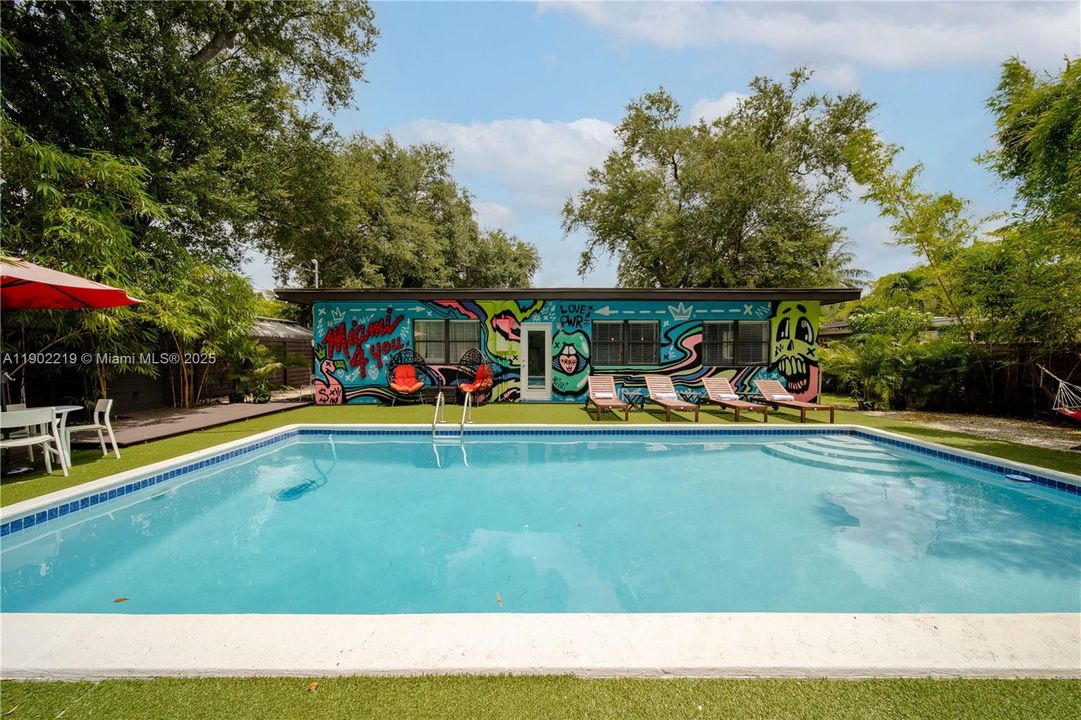 出租: $7,500 (4 贝兹, 2 浴室, 2470 平方英尺)