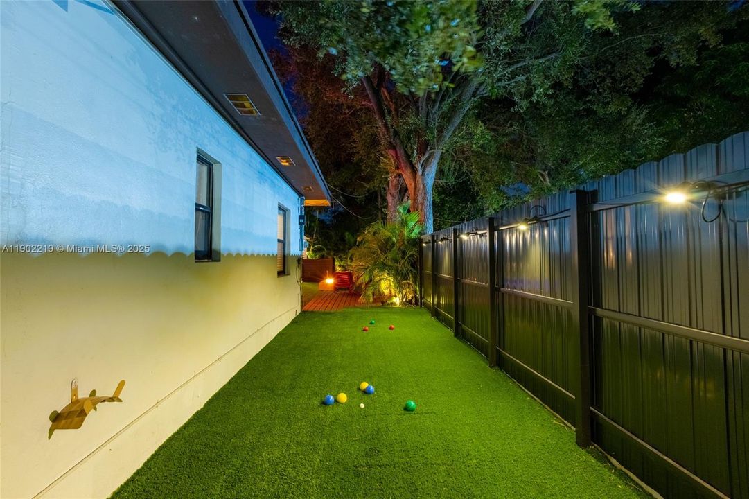 出租: $7,500 (4 贝兹, 2 浴室, 2470 平方英尺)