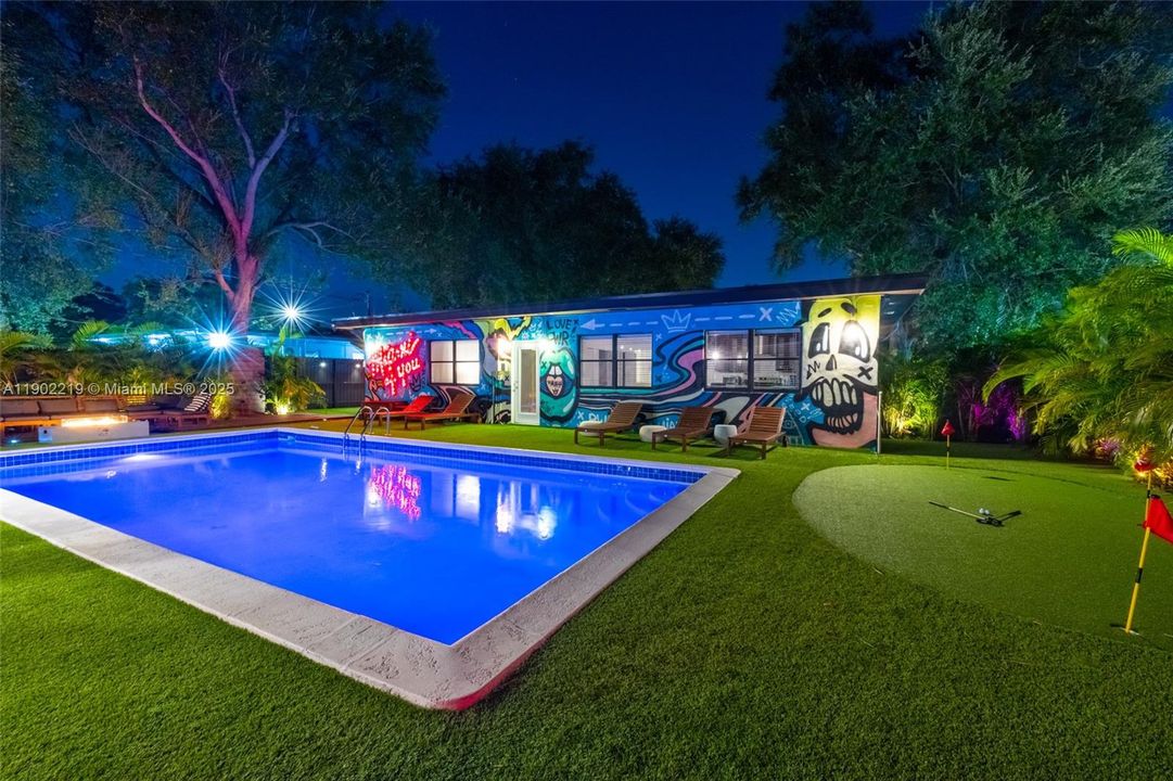 出租: $7,500 (4 贝兹, 2 浴室, 2470 平方英尺)