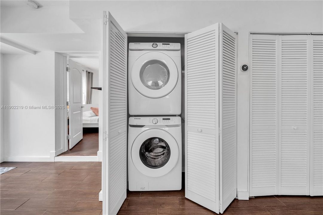 出租: $7,500 (4 贝兹, 2 浴室, 2470 平方英尺)