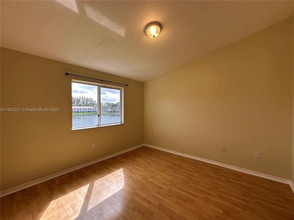 В аренду: $1,800 (2 спален, 2 ванн, 815 Квадратных фут)