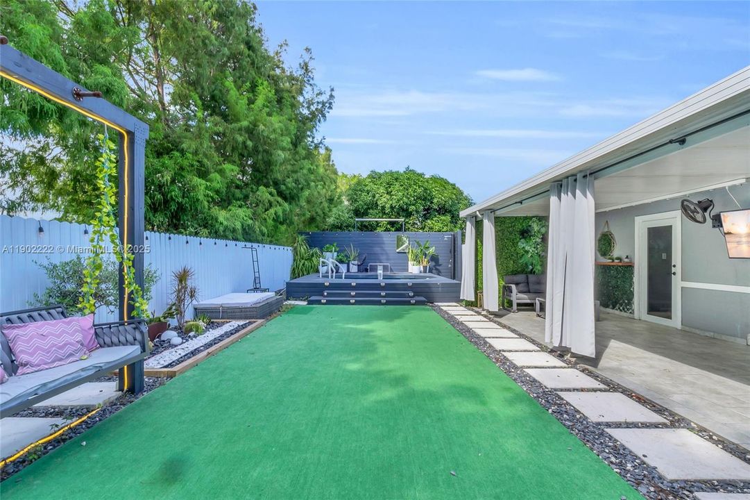 Active With Contract: $520,000 (5 beds, 4 baths, 1684 Square Feet)