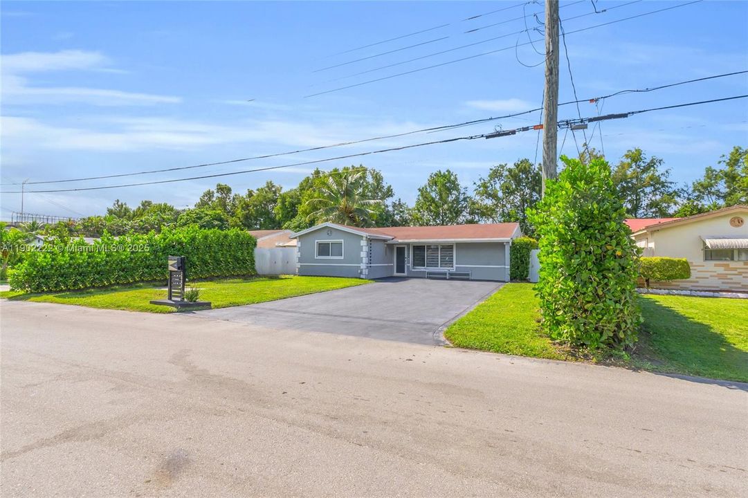 Active With Contract: $520,000 (5 beds, 4 baths, 1684 Square Feet)