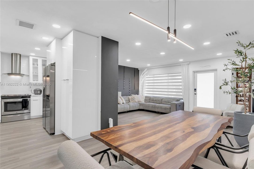 Active With Contract: $520,000 (5 beds, 4 baths, 1684 Square Feet)