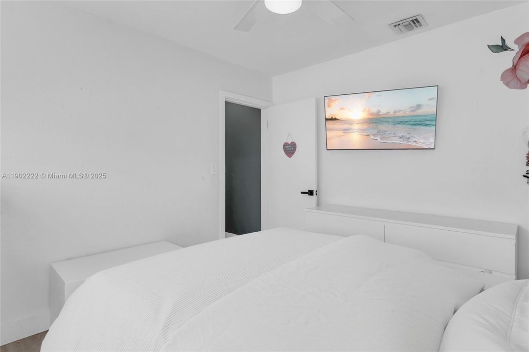 Active With Contract: $520,000 (5 beds, 4 baths, 1684 Square Feet)