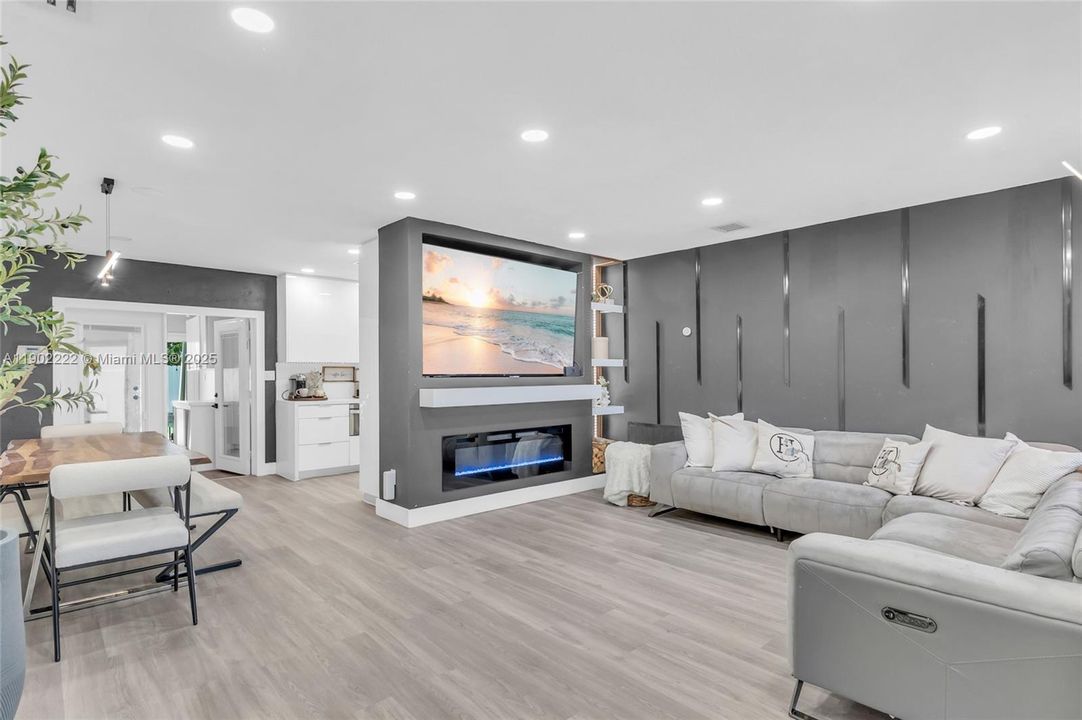 Active With Contract: $520,000 (5 beds, 4 baths, 1684 Square Feet)