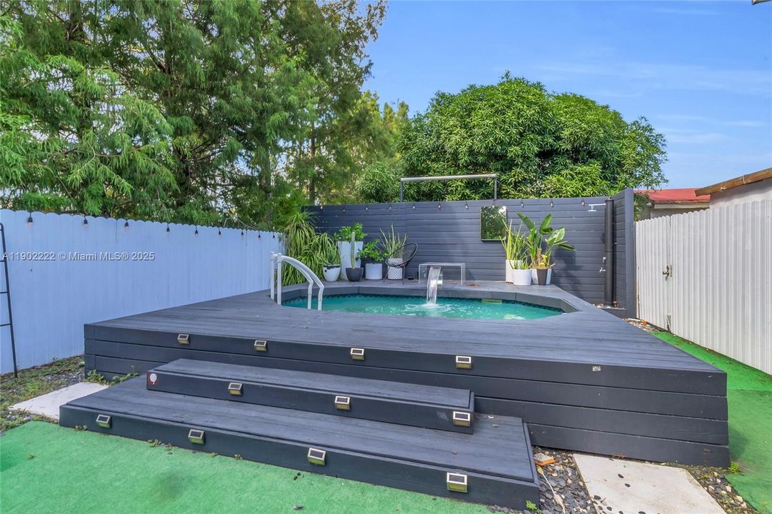 Active With Contract: $520,000 (5 beds, 4 baths, 1684 Square Feet)