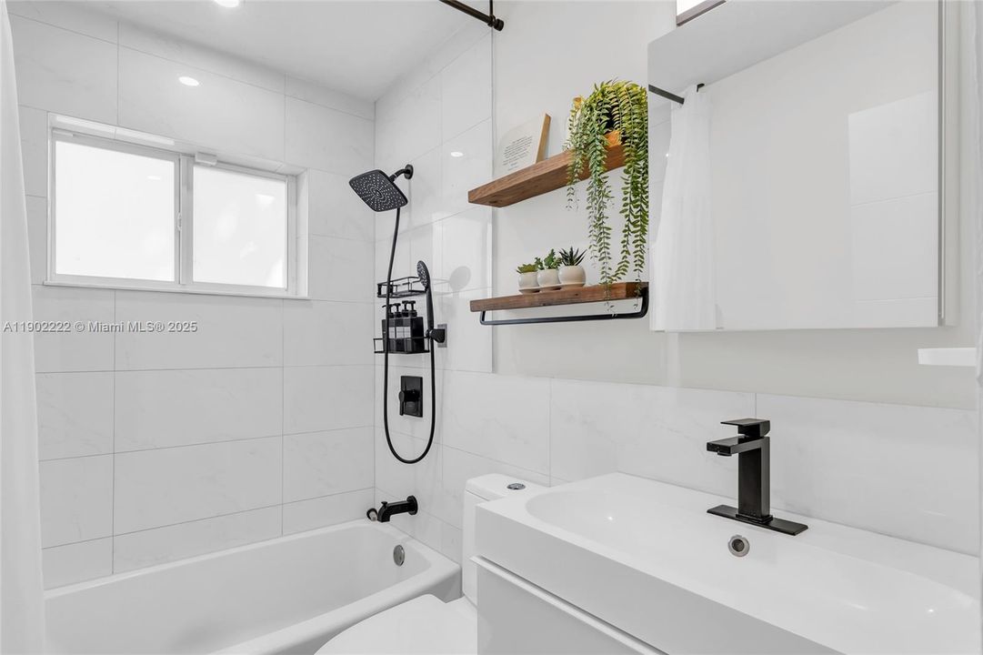 Active With Contract: $520,000 (5 beds, 4 baths, 1684 Square Feet)