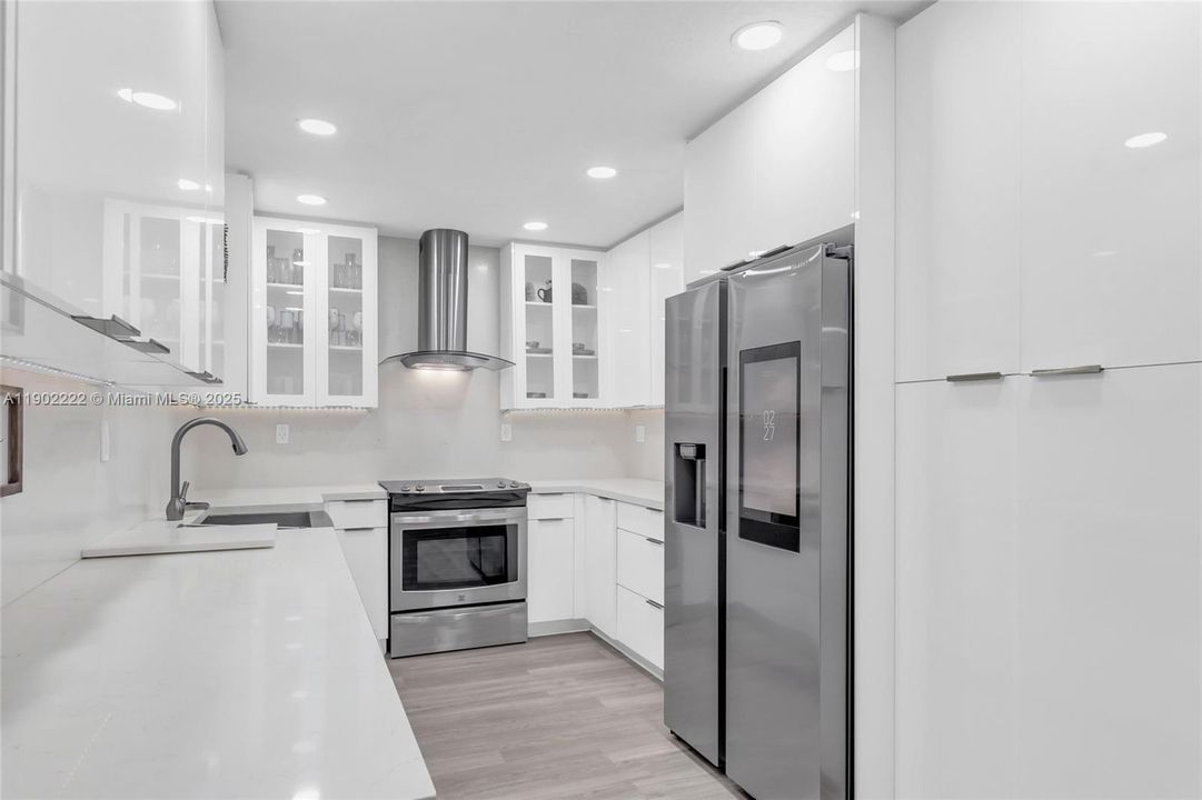 Active With Contract: $520,000 (5 beds, 4 baths, 1684 Square Feet)