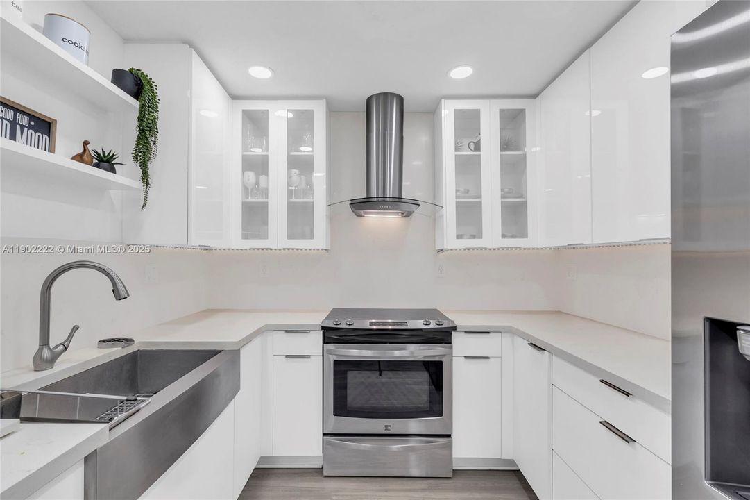 Active With Contract: $520,000 (5 beds, 4 baths, 1684 Square Feet)