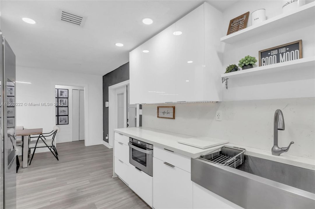 Active With Contract: $520,000 (5 beds, 4 baths, 1684 Square Feet)