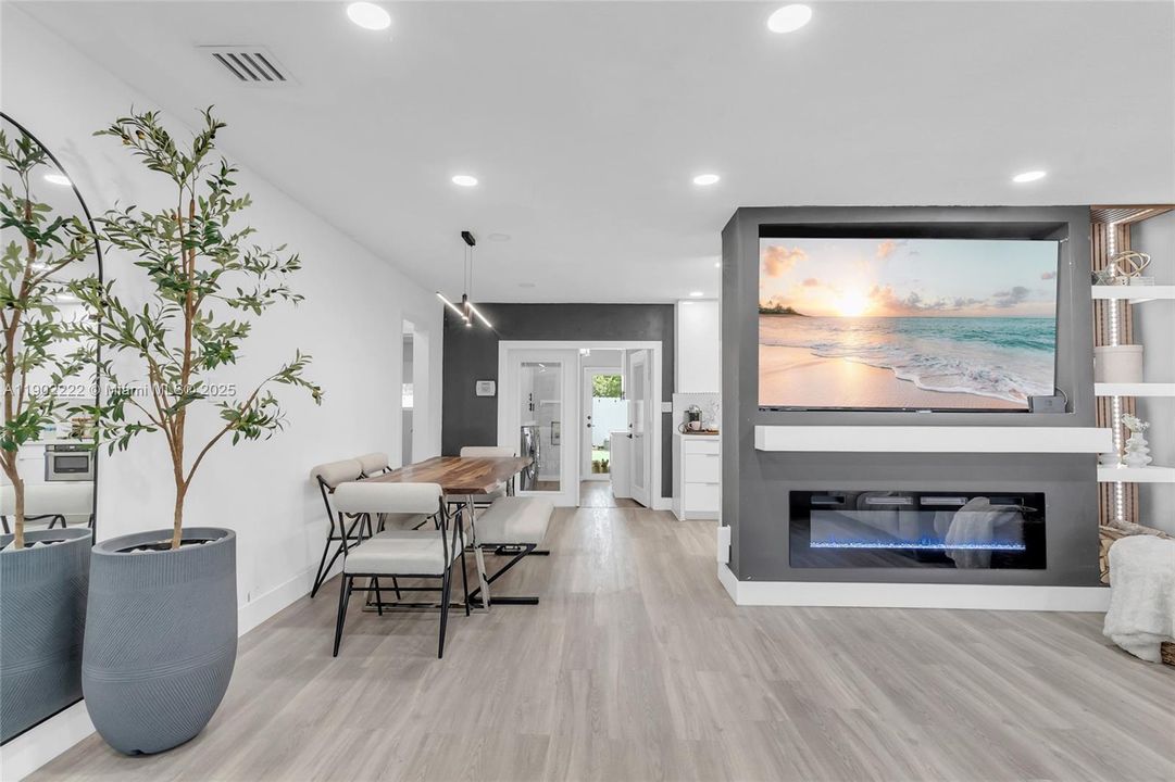 Active With Contract: $520,000 (5 beds, 4 baths, 1684 Square Feet)