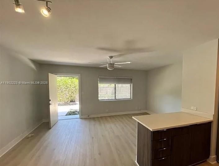 For Rent: $1,900 (1 beds, 1 baths, 700 Square Feet)