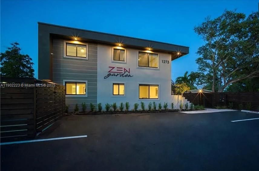 For Rent: $1,900 (1 beds, 1 baths, 700 Square Feet)