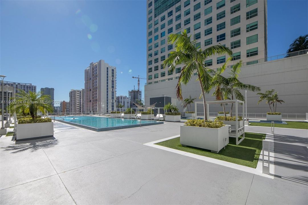 For Rent: $3,150 (1 beds, 1 baths, 795 Square Feet)