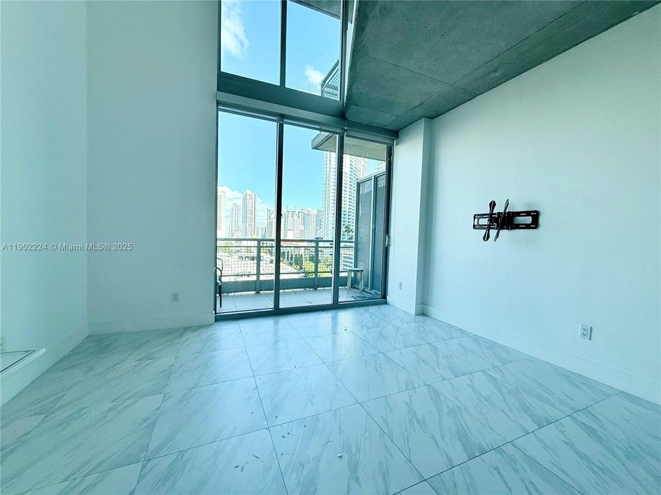 For Rent: $3,150 (1 beds, 1 baths, 795 Square Feet)