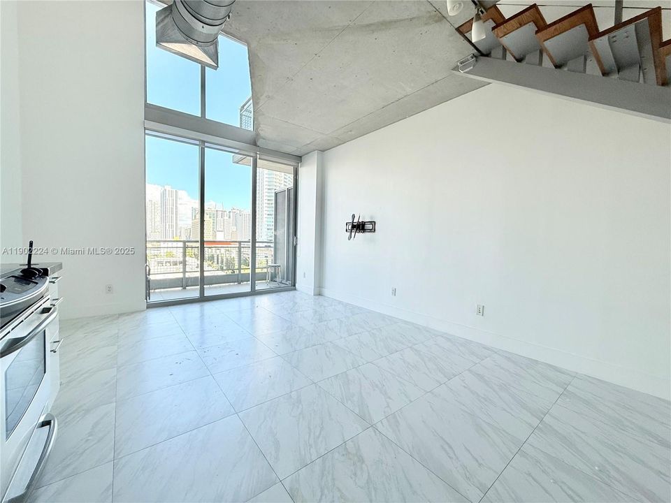 For Rent: $3,150 (1 beds, 1 baths, 795 Square Feet)