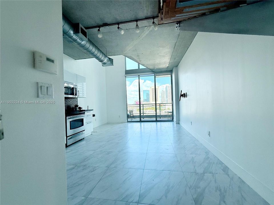 For Rent: $3,150 (1 beds, 1 baths, 795 Square Feet)