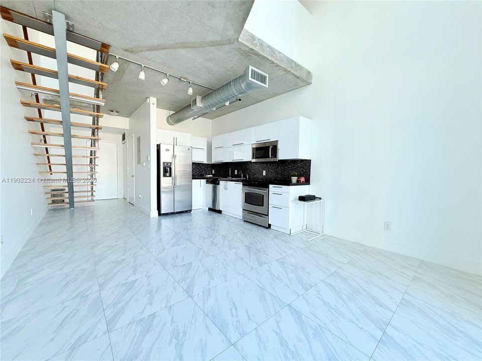 For Rent: $3,150 (1 beds, 1 baths, 795 Square Feet)