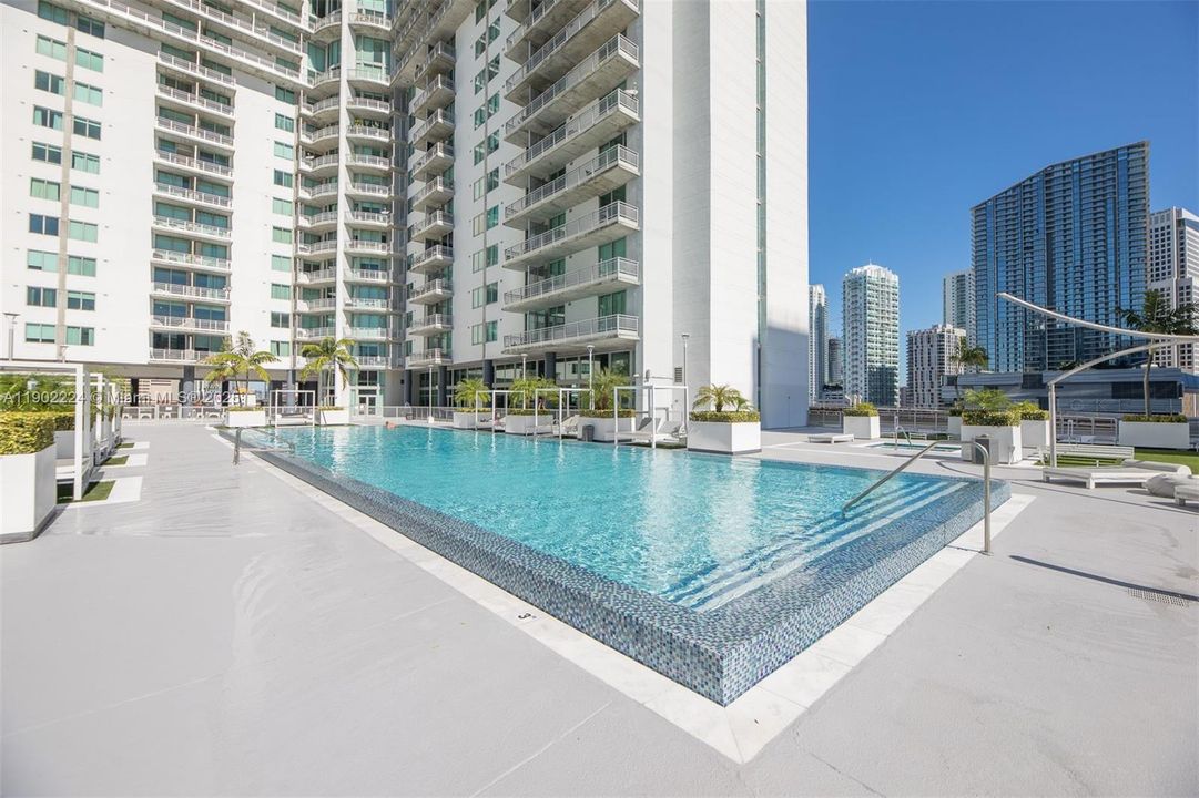 For Rent: $3,150 (1 beds, 1 baths, 795 Square Feet)