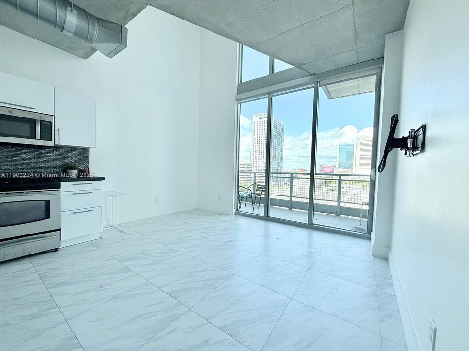 For Rent: $3,150 (1 beds, 1 baths, 795 Square Feet)