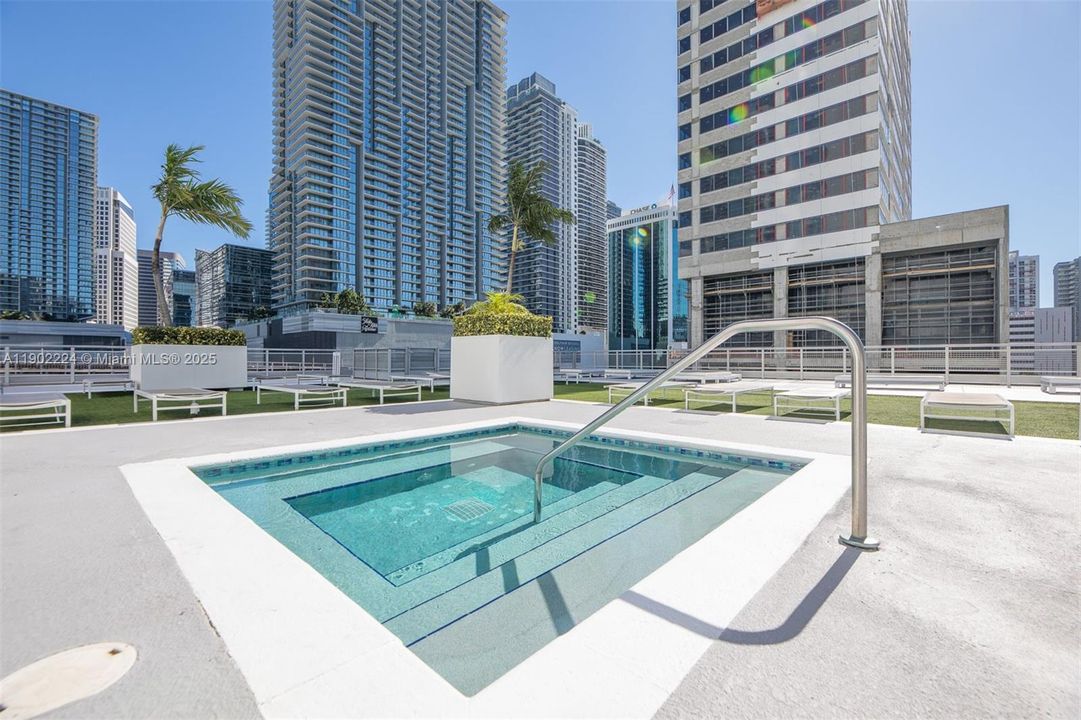 For Rent: $3,150 (1 beds, 1 baths, 795 Square Feet)