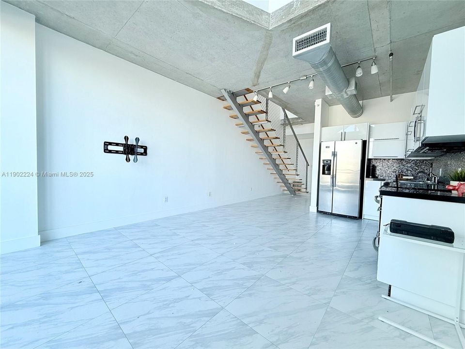 For Rent: $3,150 (1 beds, 1 baths, 795 Square Feet)