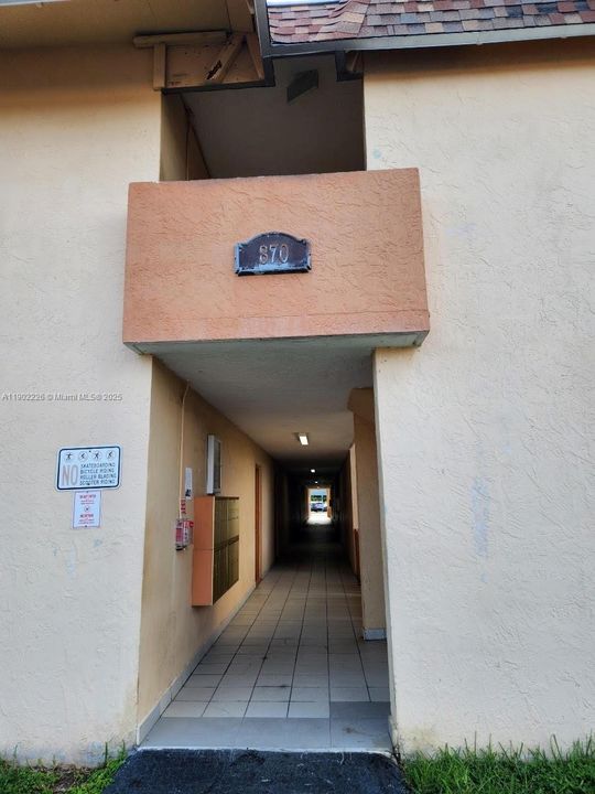 Active With Contract: $2,000 (2 beds, 1 baths, 639 Square Feet)