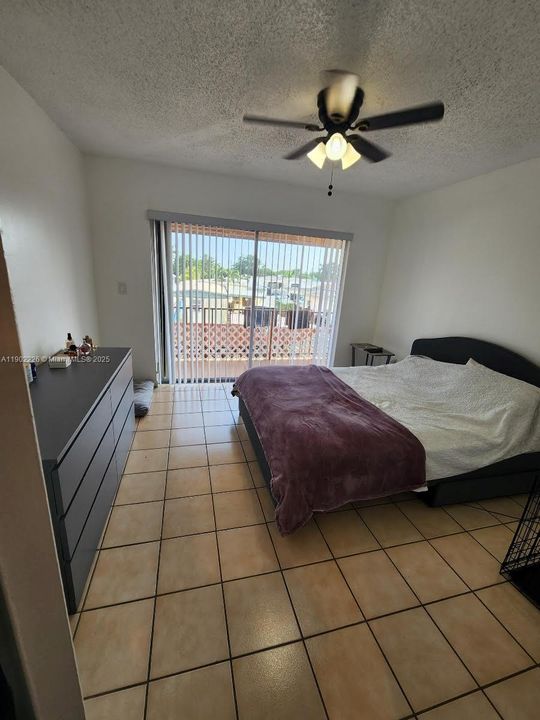 Active With Contract: $2,000 (2 beds, 1 baths, 639 Square Feet)