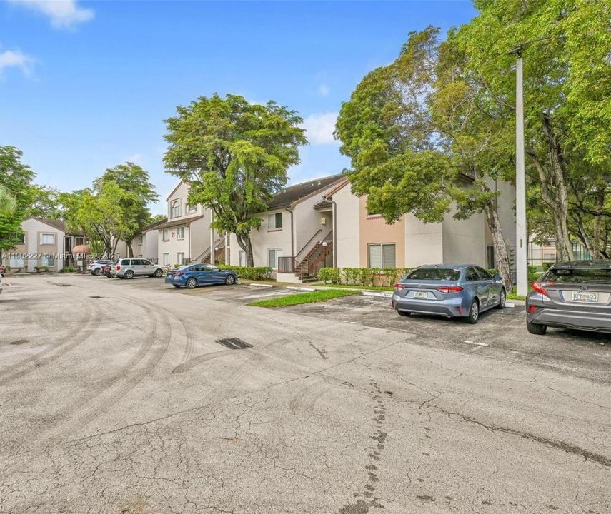 For Sale: $283,000 (2 beds, 1 baths, 1045 Square Feet)