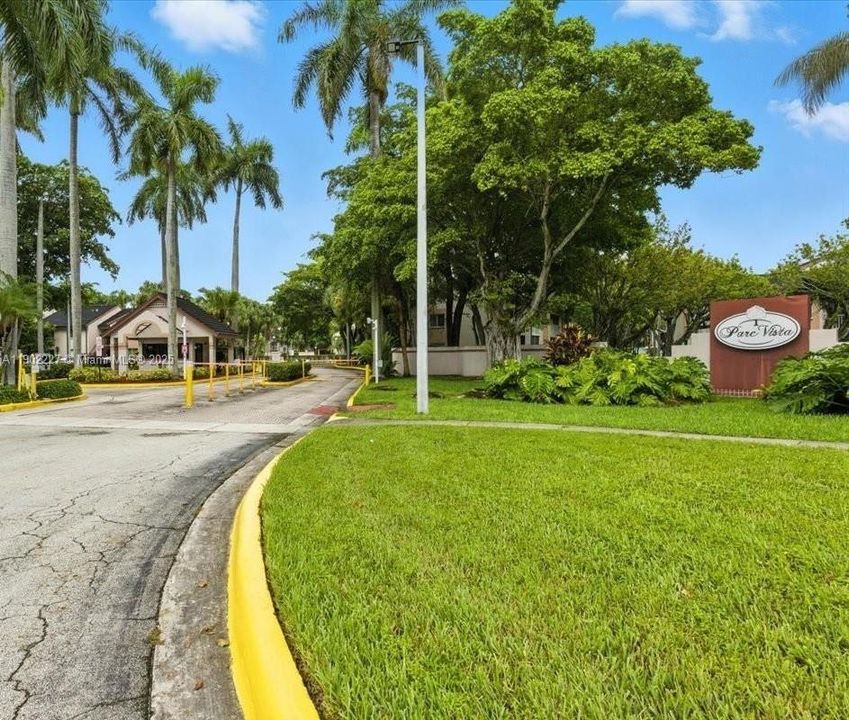 For Sale: $283,000 (2 beds, 1 baths, 1045 Square Feet)