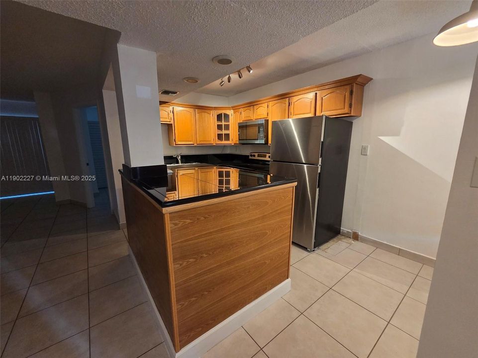 For Sale: $283,000 (2 beds, 1 baths, 1045 Square Feet)
