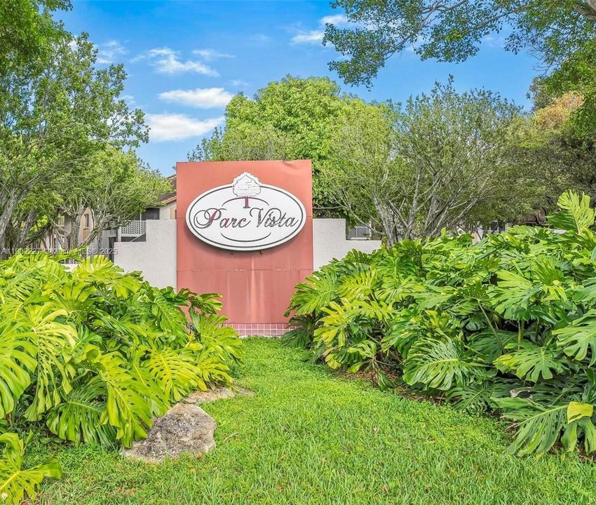 For Sale: $283,000 (2 beds, 1 baths, 1045 Square Feet)