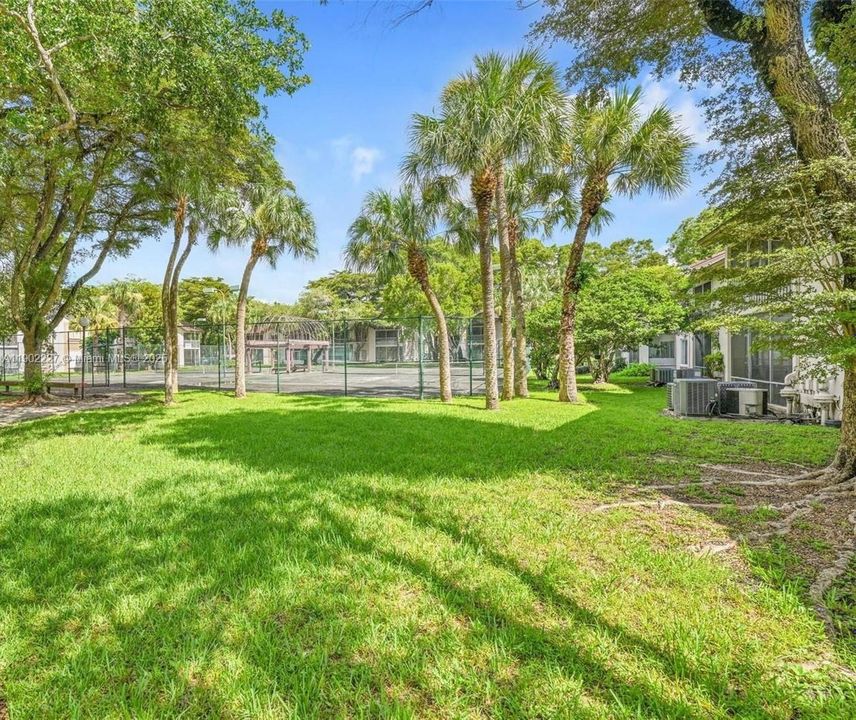 For Sale: $283,000 (2 beds, 1 baths, 1045 Square Feet)