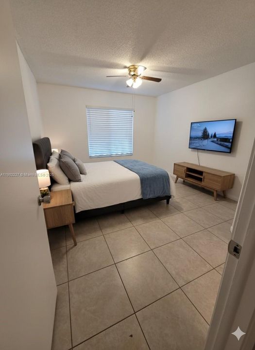 For Sale: $283,000 (2 beds, 1 baths, 1045 Square Feet)