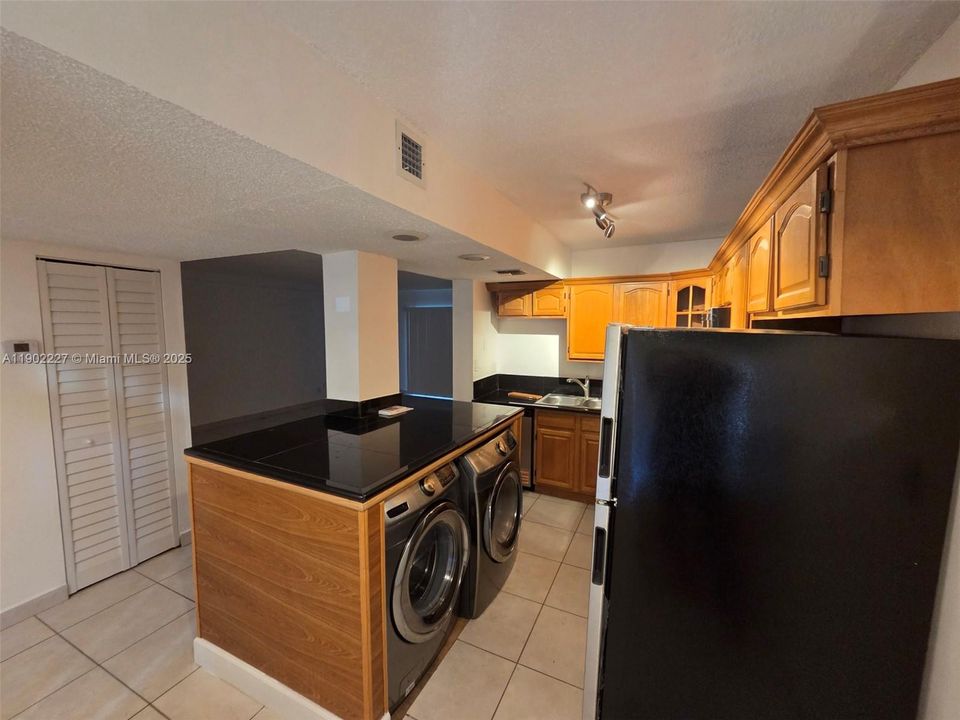 For Sale: $283,000 (2 beds, 1 baths, 1045 Square Feet)