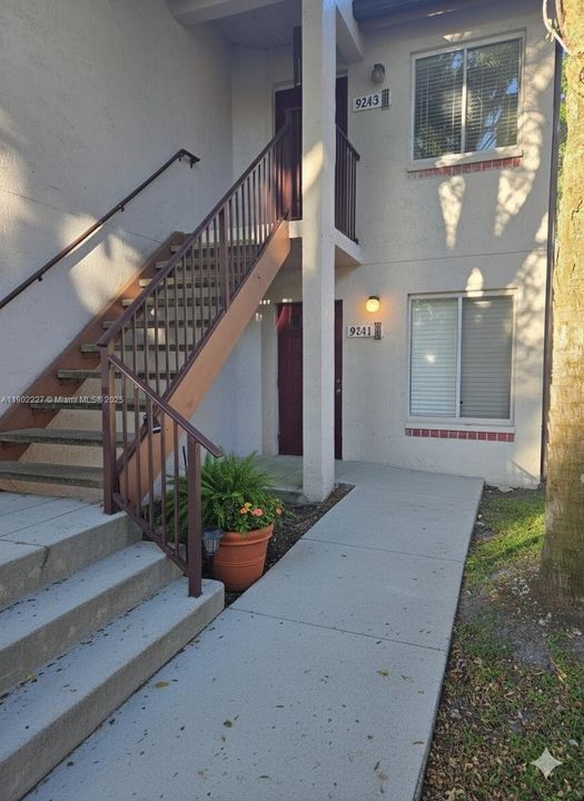 For Sale: $283,000 (2 beds, 1 baths, 1045 Square Feet)